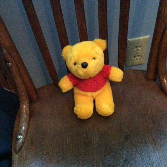 Walt Disney's Winnie The Pooh 7" Stuffed animal - Picture 8 of 10